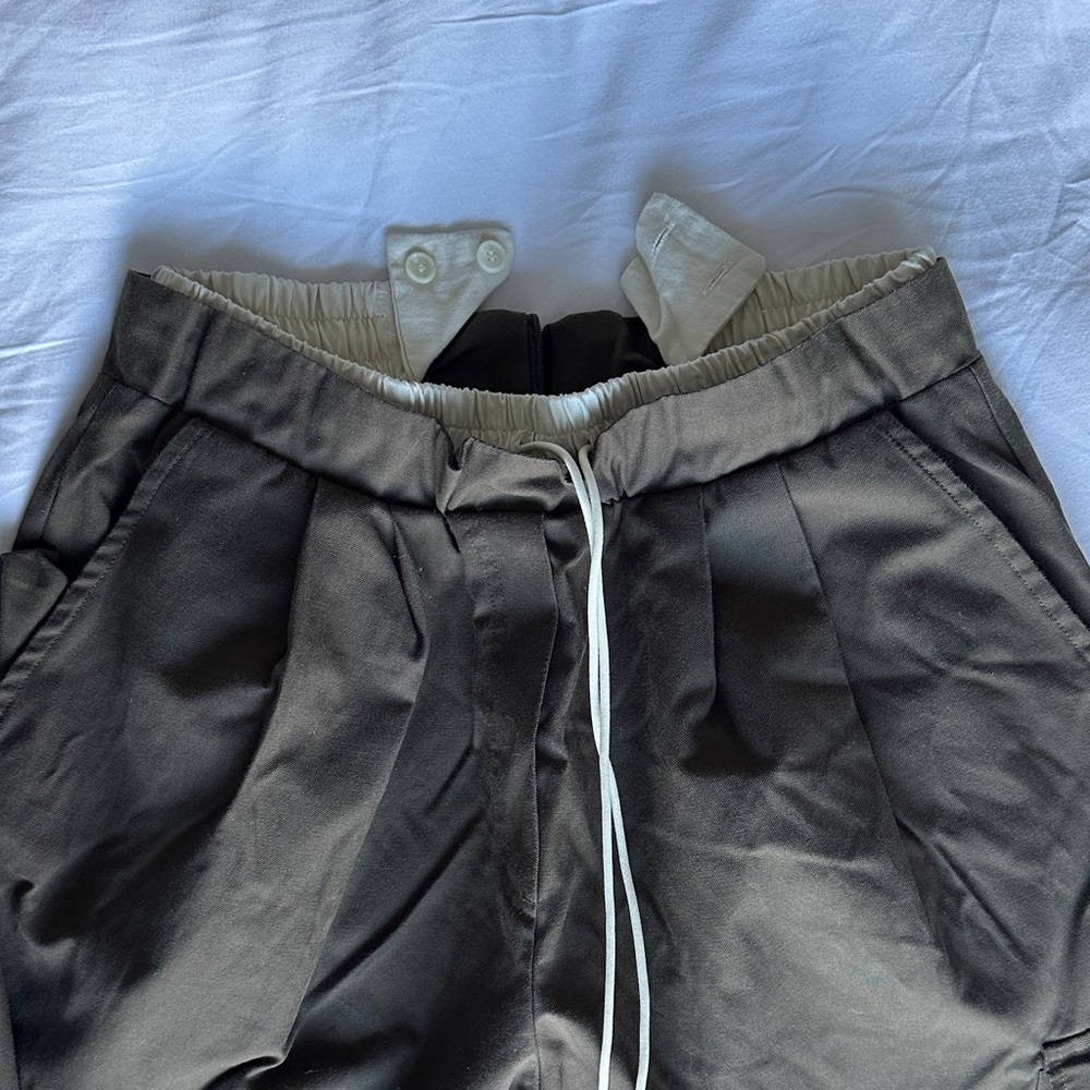 Women’s Kaki Pleated Pants View 2